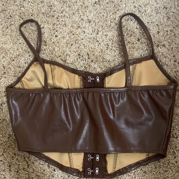 Great condition crop top - Picture 2 of 2